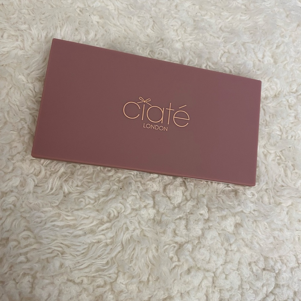 Eye shadow pallet